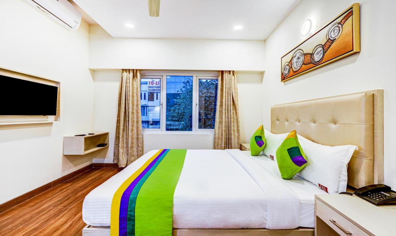 Treebo Galaxy Suites Mathikere Bangalore Exterior foto