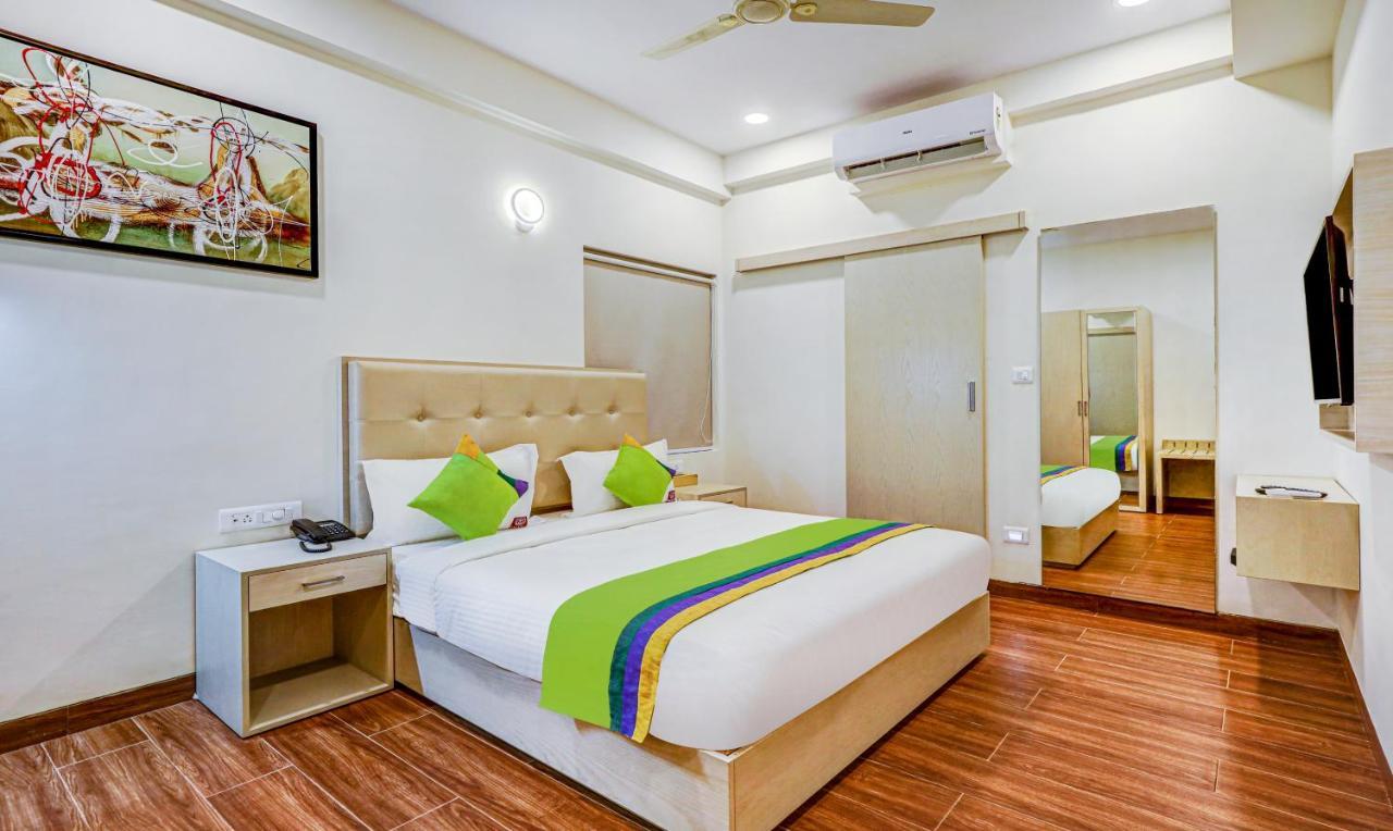 Treebo Galaxy Suites Mathikere Bangalore Exterior foto